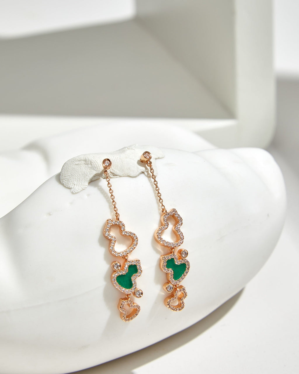 QEELIN WULU 3 MOTIF DROP DIAMOND PINK GOLD EARRINGS
