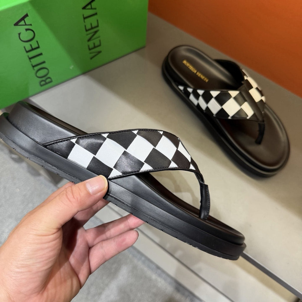 Bottega Veneta Men's Woven Thong Sandals - Black and White