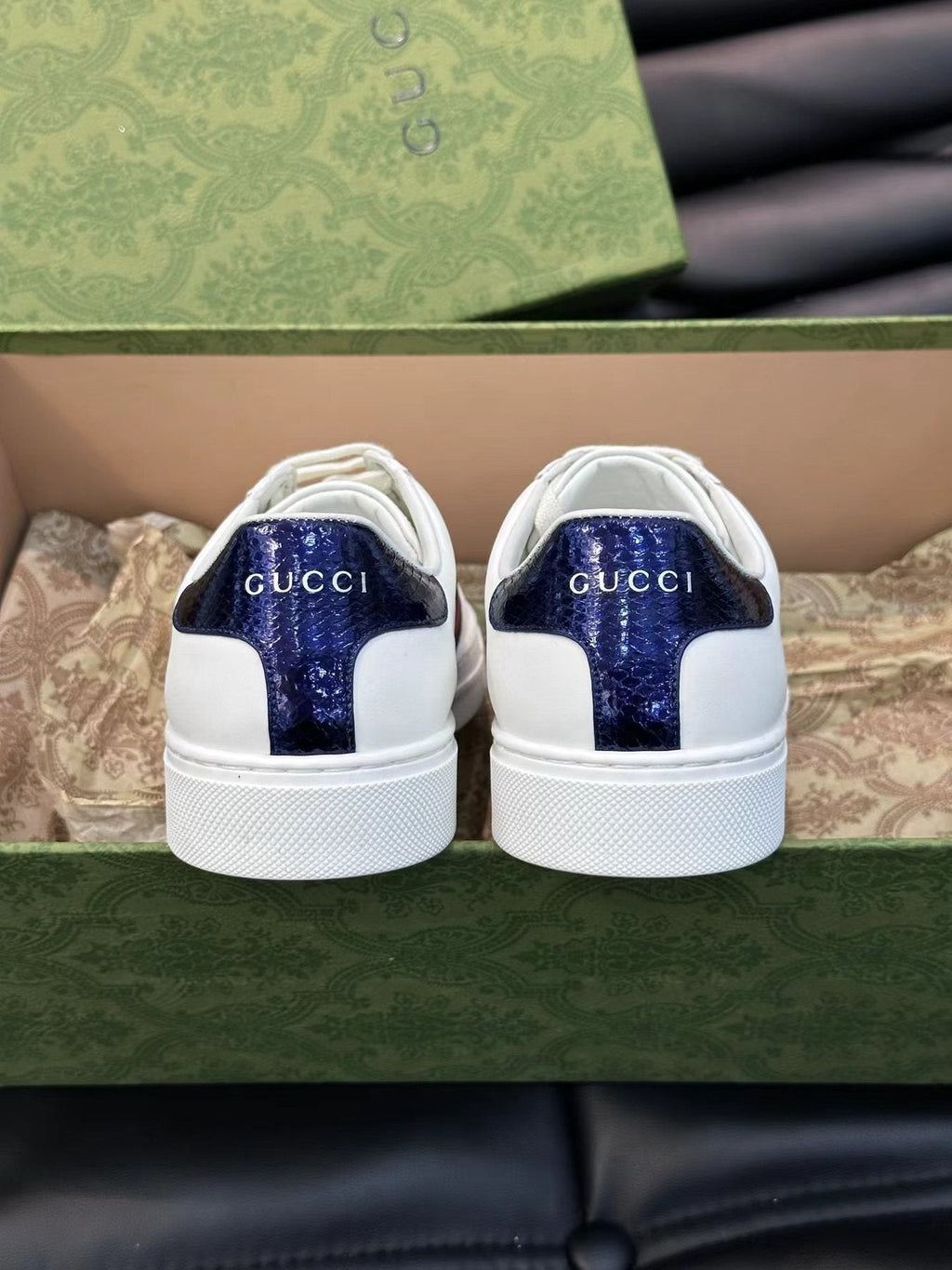 Gucci White Stripe Low-Top Sneakers