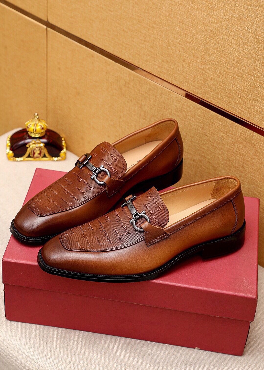 Ferragamo Men's Textured Leather Loafers - Low-Profile Sole
