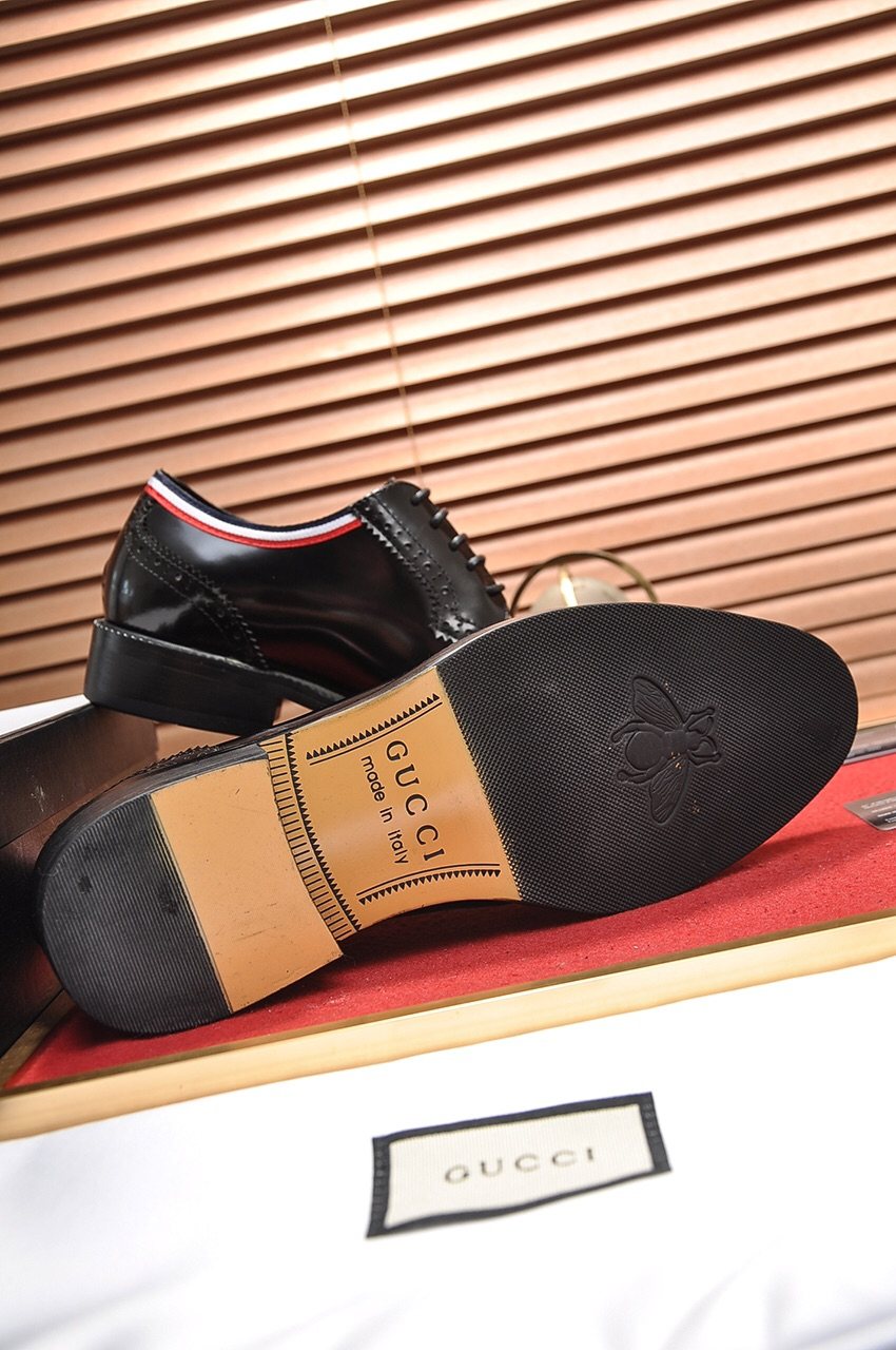 Gucci Men's Black Burgundy Trim Lace-Up Dress Shoes