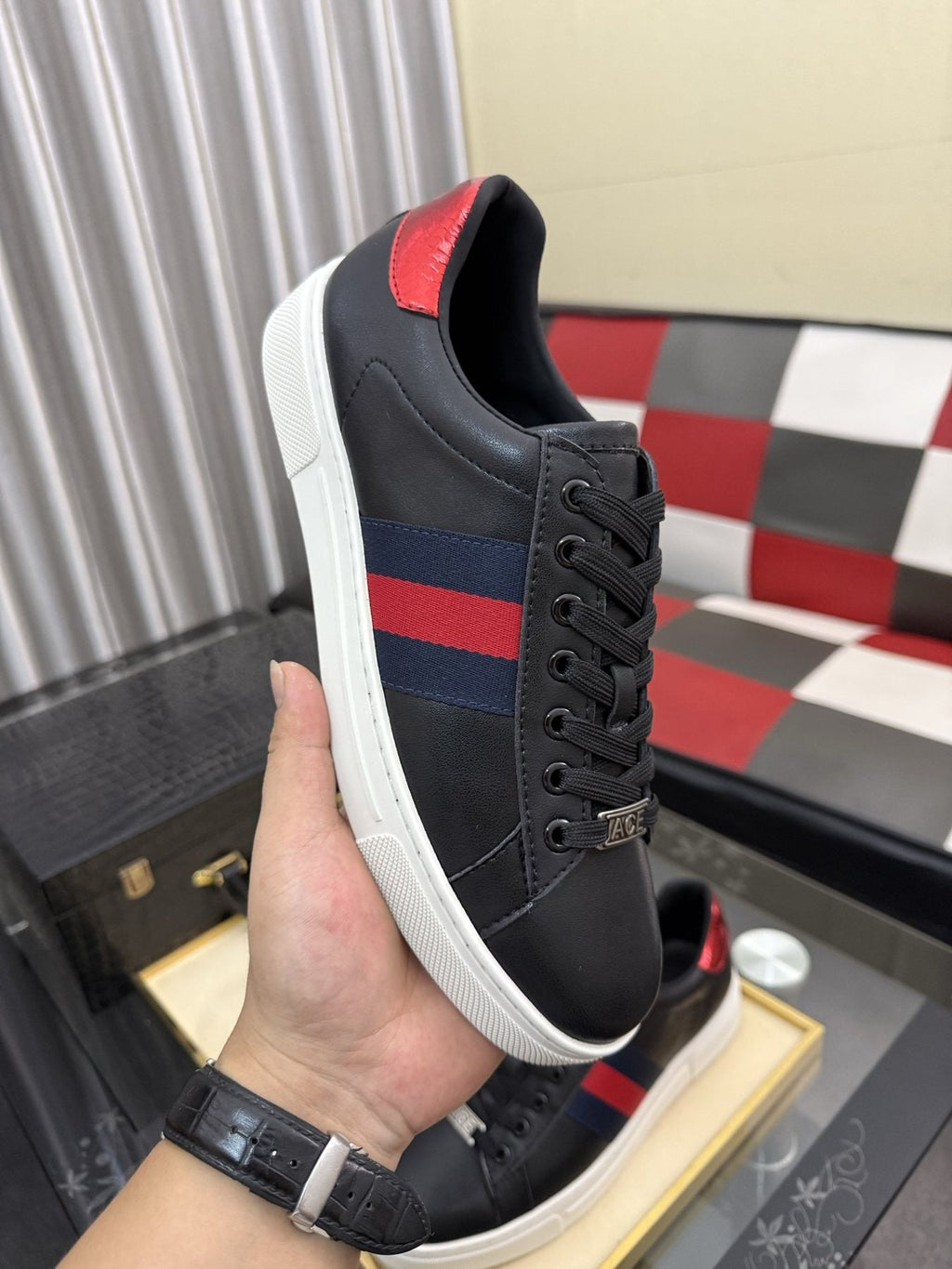 Gucci Men's Stripe Low-Top Sneakers - Lace-Up Closure