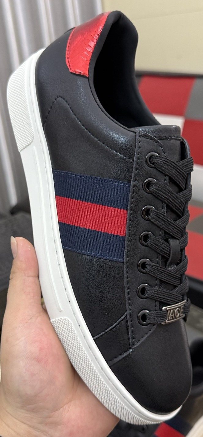 Gucci Men's Stripe Low-Top Sneakers - Lace-Up Closure
