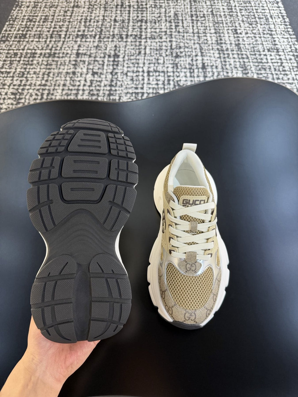 Gucci GG Logo Low-Top Sneakers